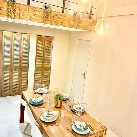 Spacious Loft, Duplex, Old Town, 3 Bedrooms - Easy Check-in 아파트 *