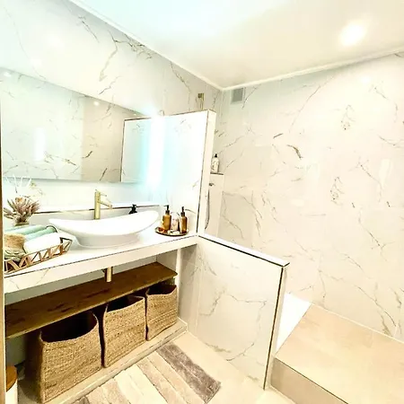 Spacious Loft, Duplex, Old Town, 3 Bedrooms - Easy Check-in * Nicea