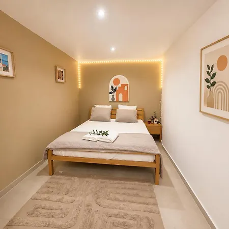 Spacious Loft, Duplex, Old Town, 3 Bedrooms - Easy Check-in * Nizza