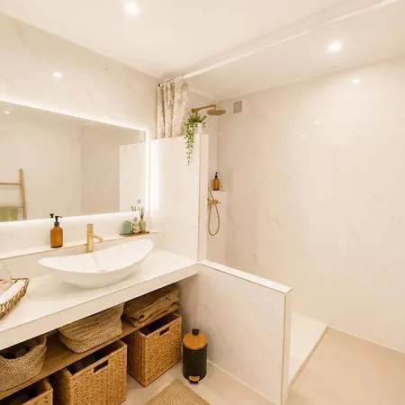Spacious Loft, Duplex, Old Town, 3 Bedrooms - Easy Check-in Nizza