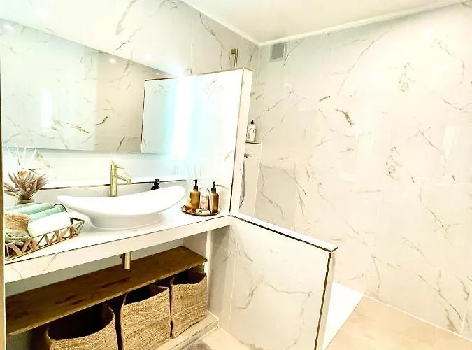 Spacious Loft, Duplex, Old Town, 3 Bedrooms - Easy Check-in * Nizza