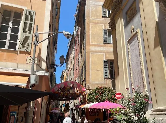 Spacious Loft, Duplex, Old Town, 3 Bedrooms - Easy Check-in * Nizza