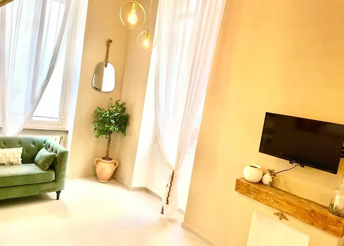 Spacious Loft, Duplex, Old Town, 3 Bedrooms - Easy Check-in * Nizza